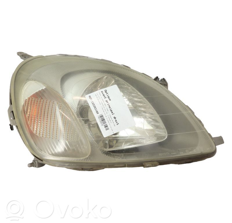 Toyota Yaris Lampa przednia 