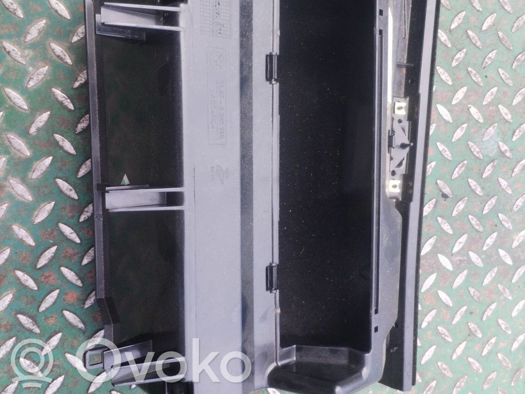 Glove box   8245968