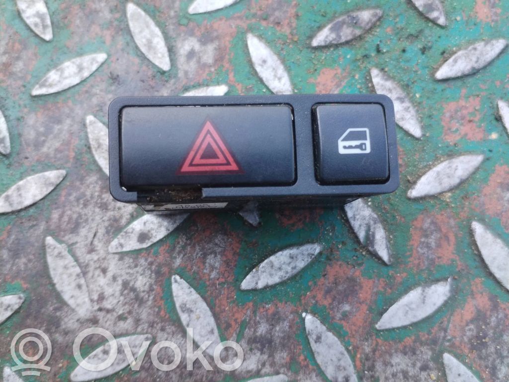 Hazard light switch   8368920