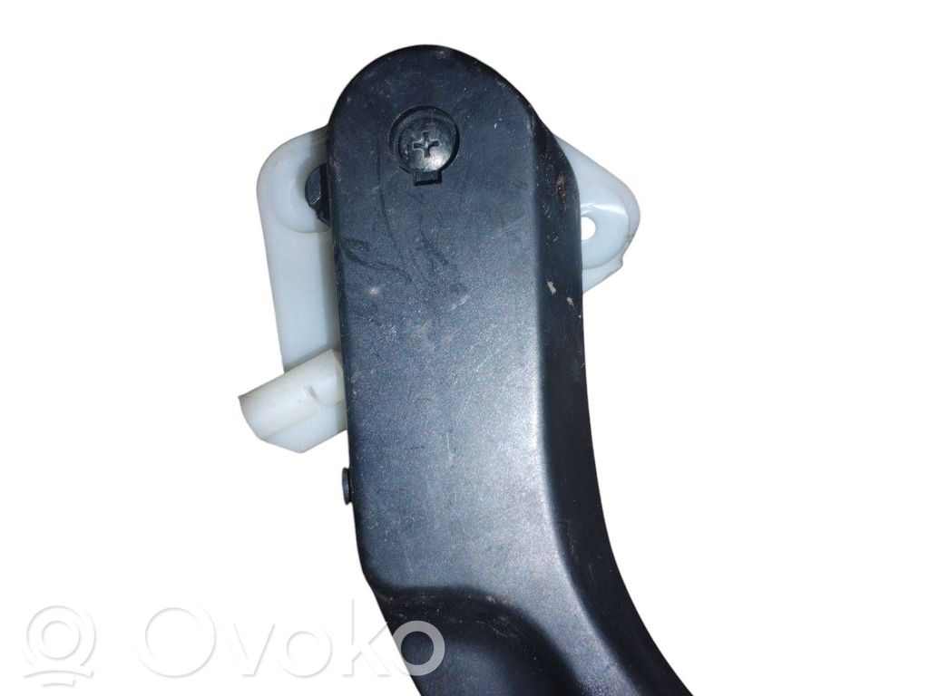 Engine bonnet (hood) release handle   8226620