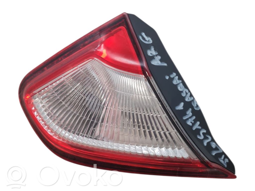 Nissan Qashqai Lampy tylnej klapy bagażnika 
