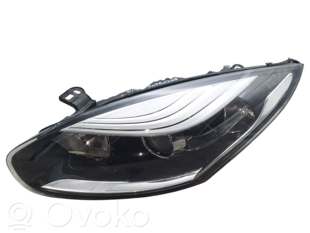 Renault Megane III Lampa przednia 