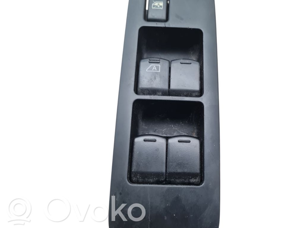 Nissan Qashqai Electric window control switch 