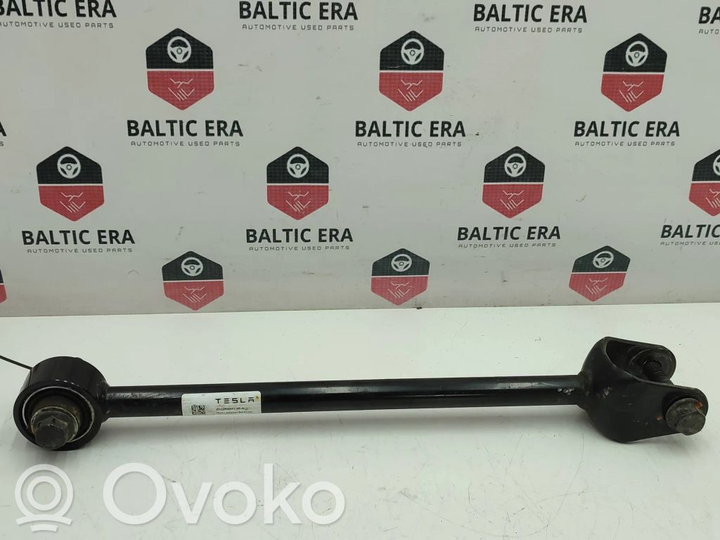 Tesla Model 3 Вилы 