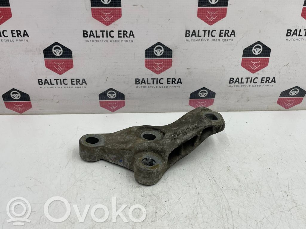 Audi A8 S8 D3 4E Engine mounting bracket 