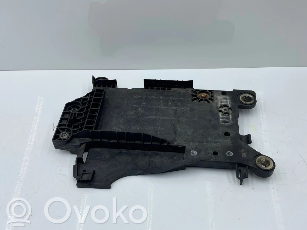 BMW 2 F46 Akumulatora nostiprināšanas pamatne 
