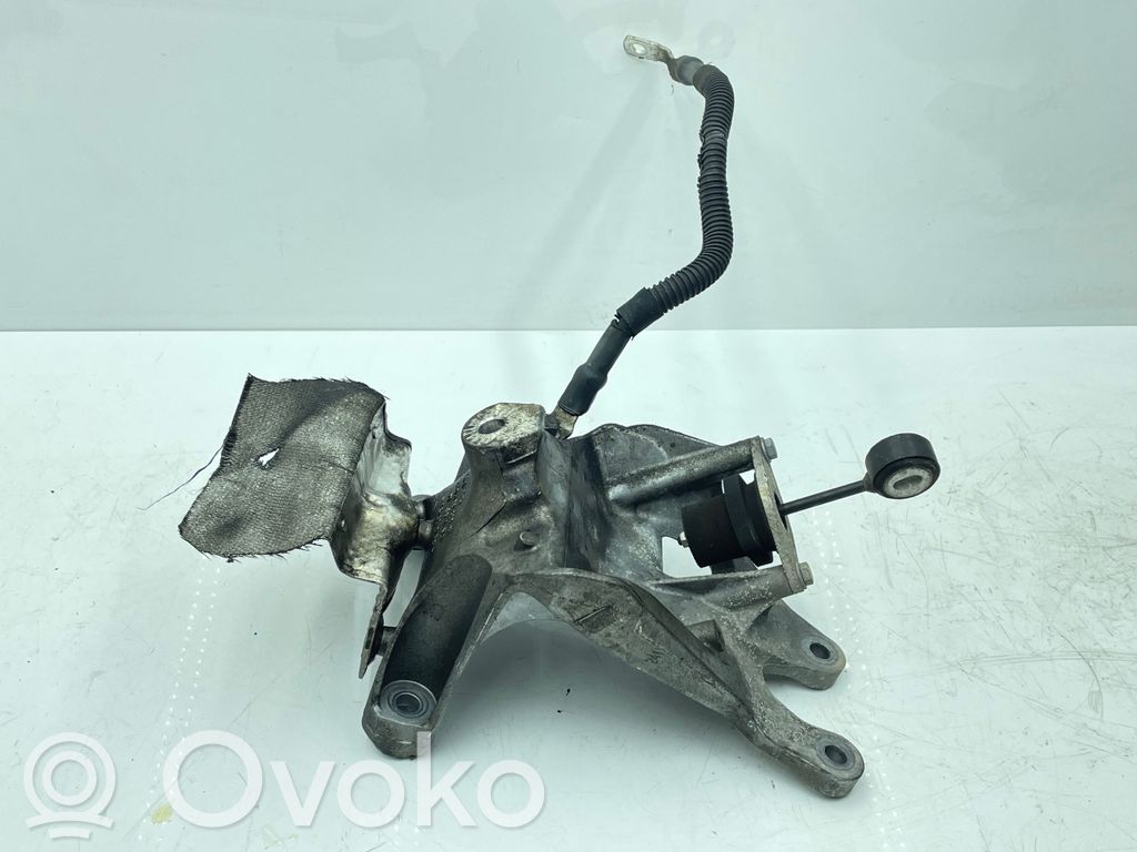 Audi A4 Allroad B9 Engine mounting bracket 