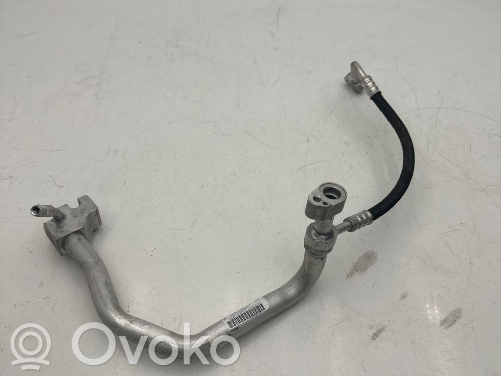 BMW i3 Ilmastointilaitteen putki (A/C) 