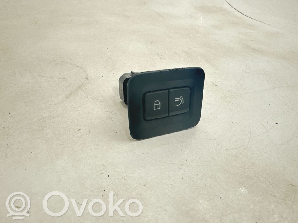 Mazda CX-30 Tailgate/trunk/boot open switch 