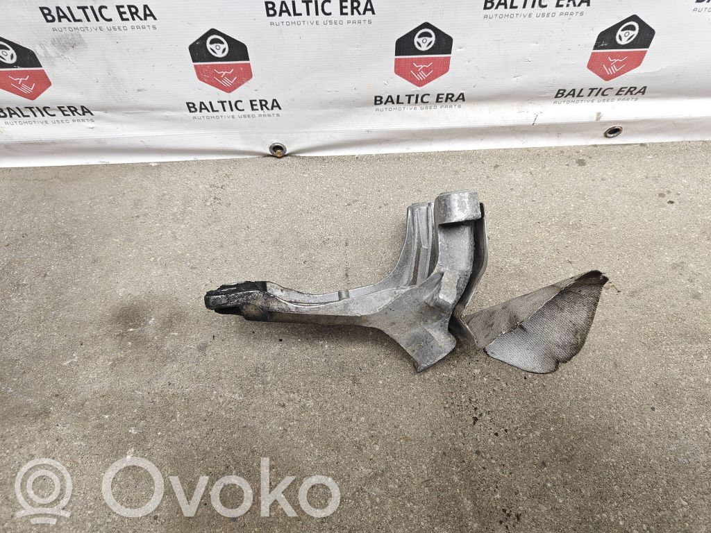 Audi Q5 SQ5 8R Engine mounting bracket 