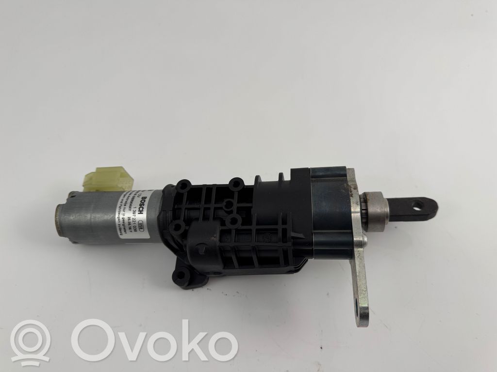 Siłownik elektryczny podnoszenia klapy tylnej / bagażnika   4M0827851A,0390204153