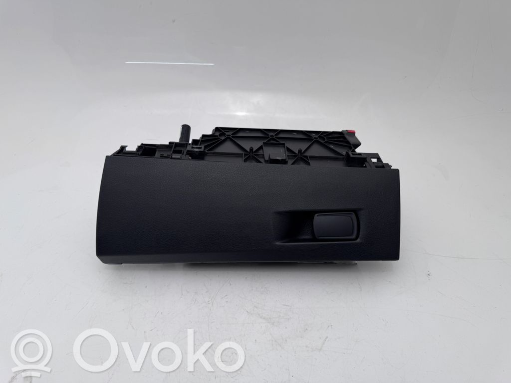 BMW 2 F46 Daiktadėžė 