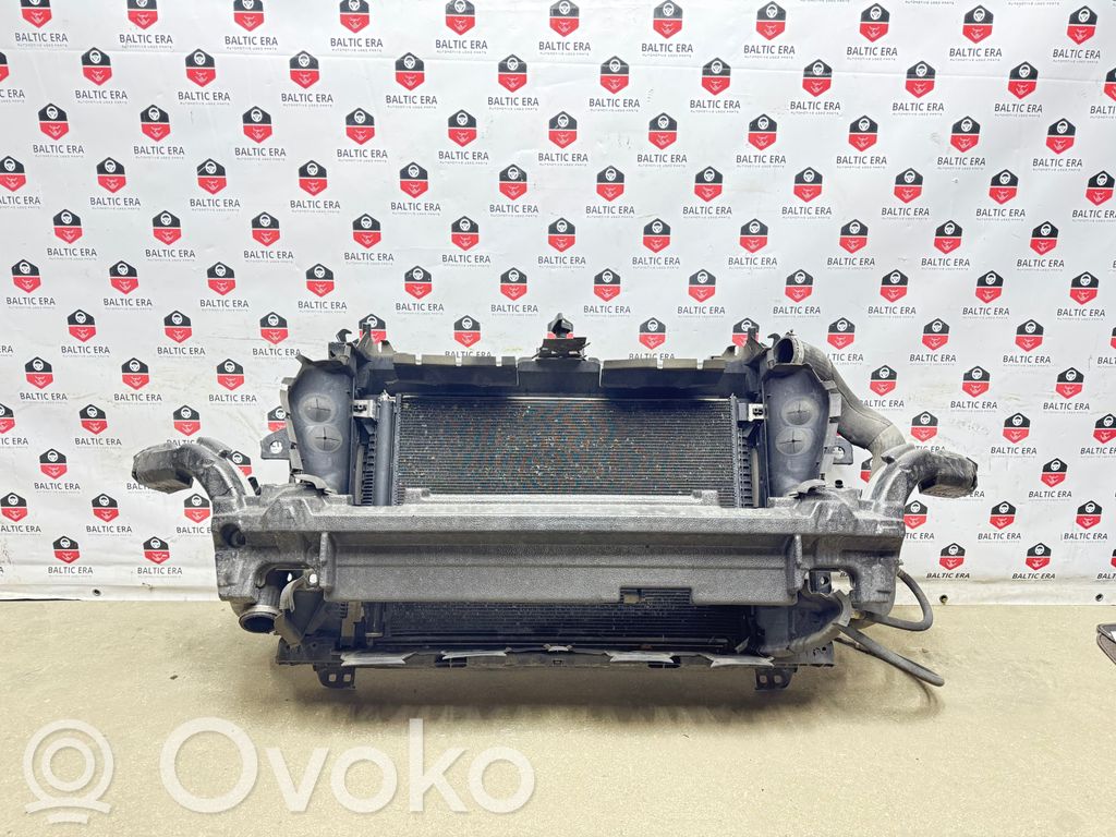 Audi Q7 4M Radiatoru paneļa apakšējā daļa (televizora) 