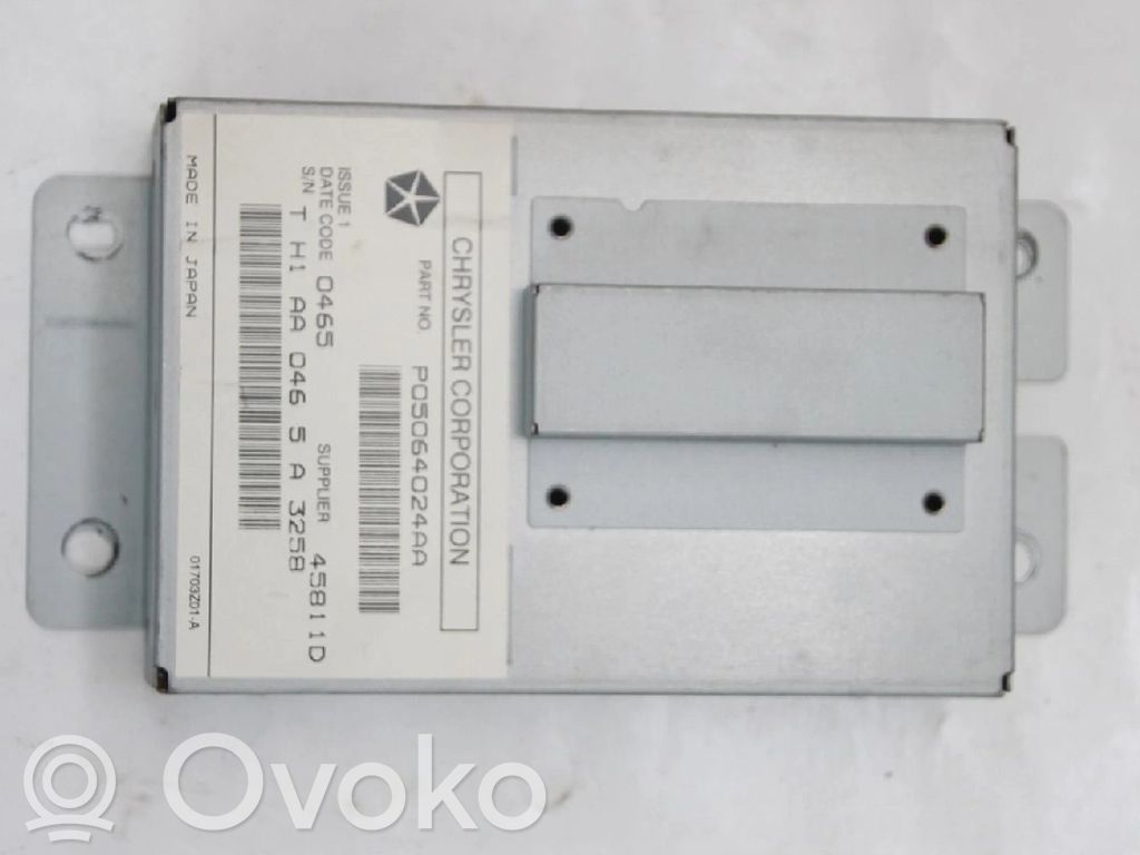 Jeep Grand Cherokee (WK) Konsola środkowa / Panel sterowania 