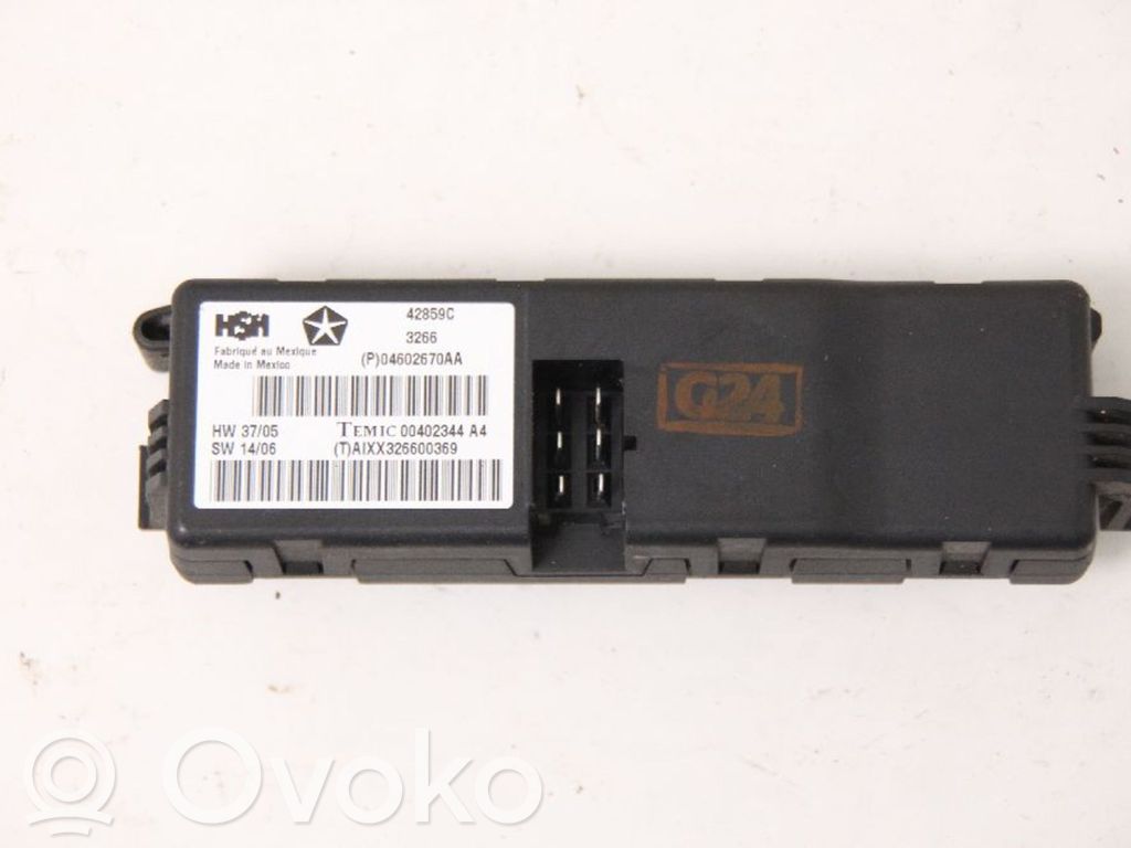 Unité de commande console centrale   04602670AA,04602670AA,04602670AA