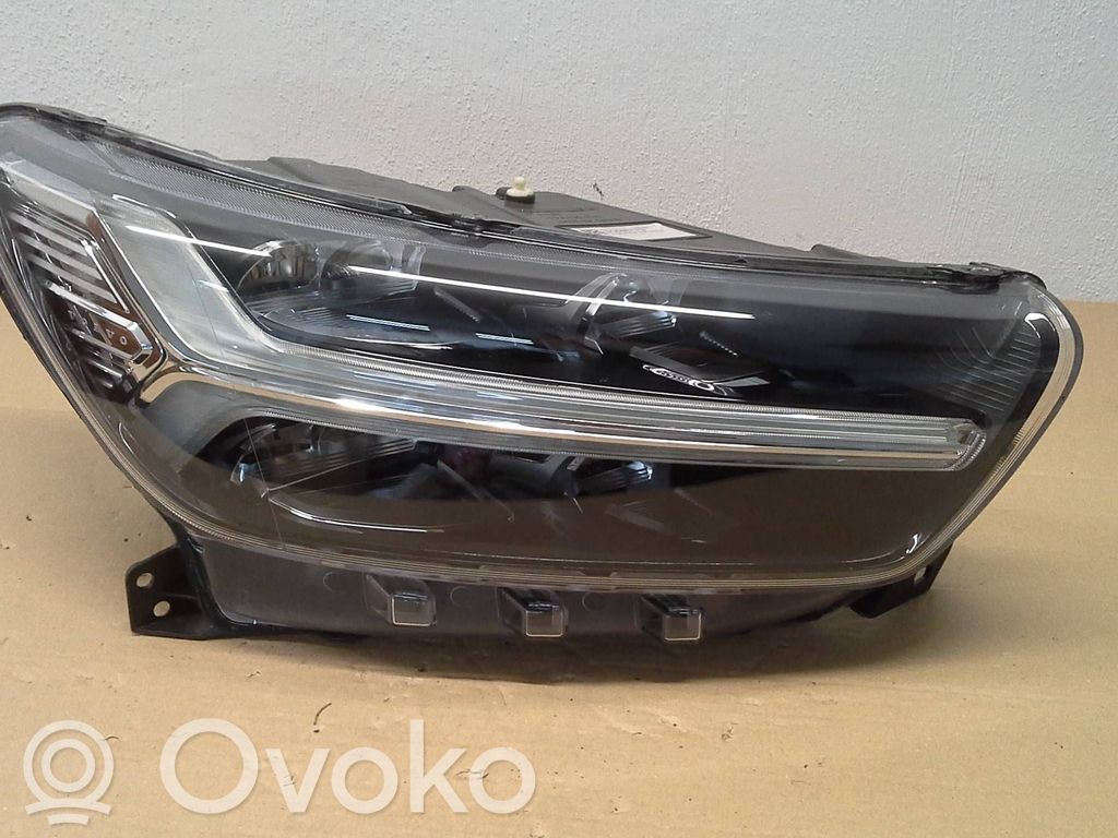 Volvo XC40 Headlight/headlamp 