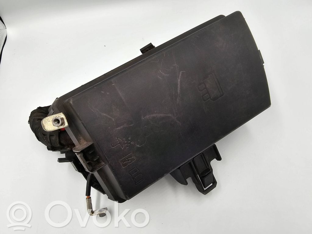 Volkswagen Touran III Fuse box set 