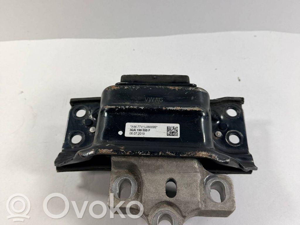 Volkswagen Tiguan Allspace Engine mount bracket 