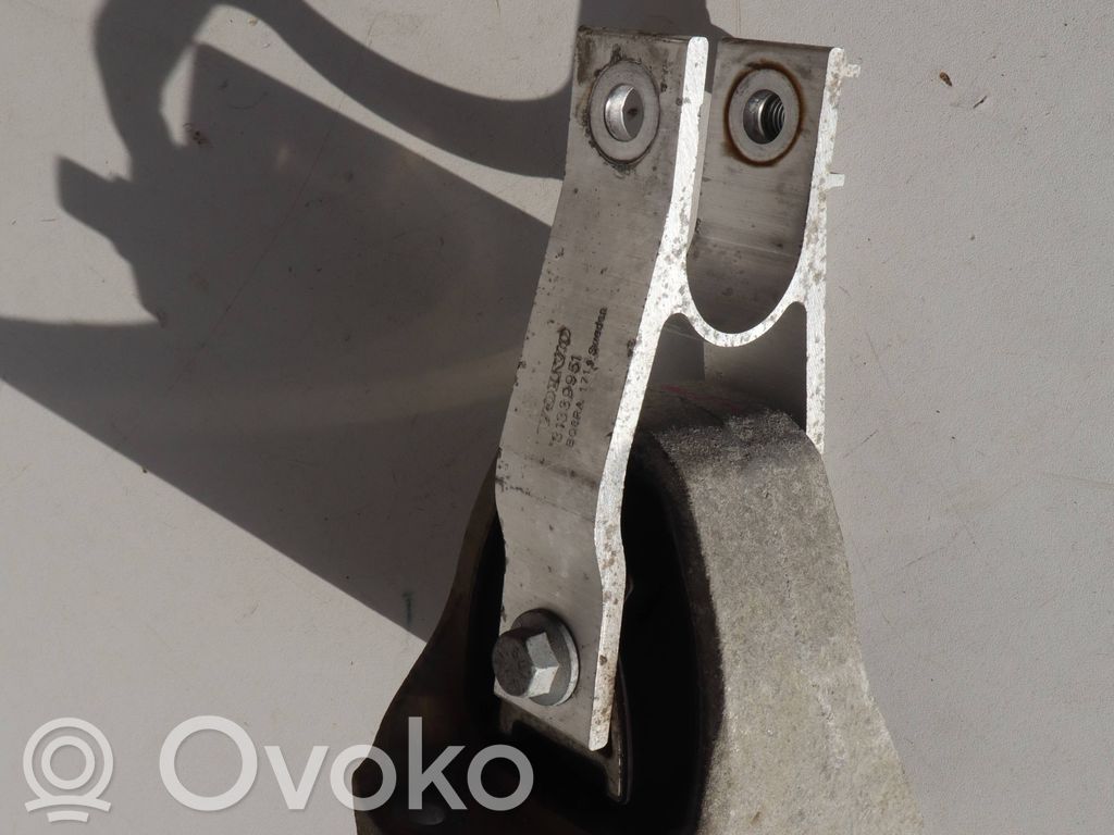 Engine mount bracket   31339951