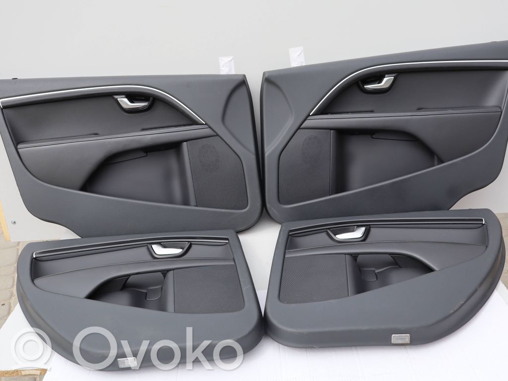 Volvo V70 Boczki / Poszycie drzwi przednich 