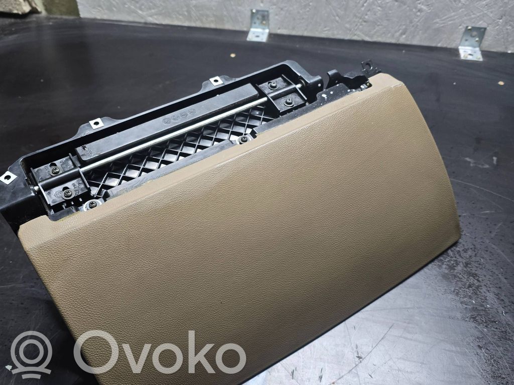 BMW 7 E65 E66 Daiktadėžė 