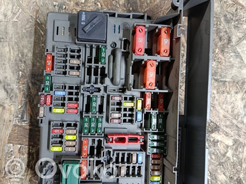 BMW 1 E81 E87 Fuse module 