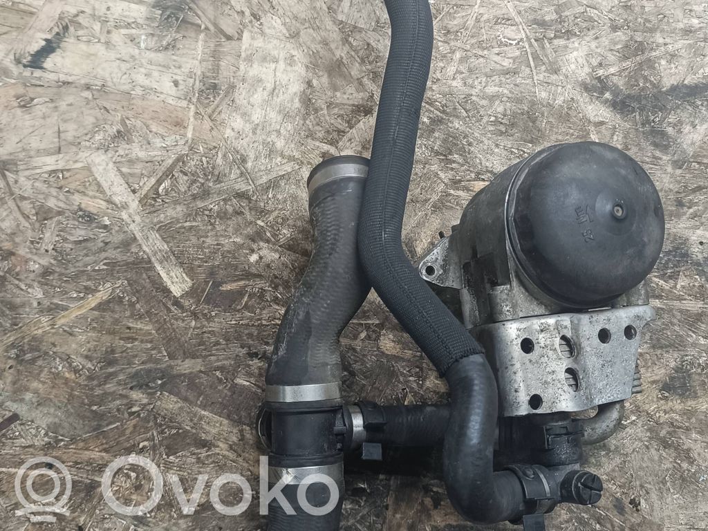 BMW 1 E81 E87 Eļļas filtra turētājs / dzesētājs 