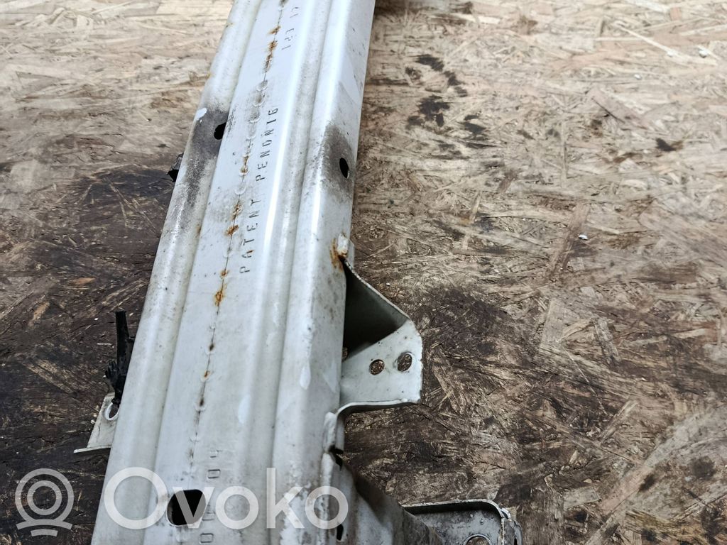 Ford Courier Priekšpusē bampera sija / balka 