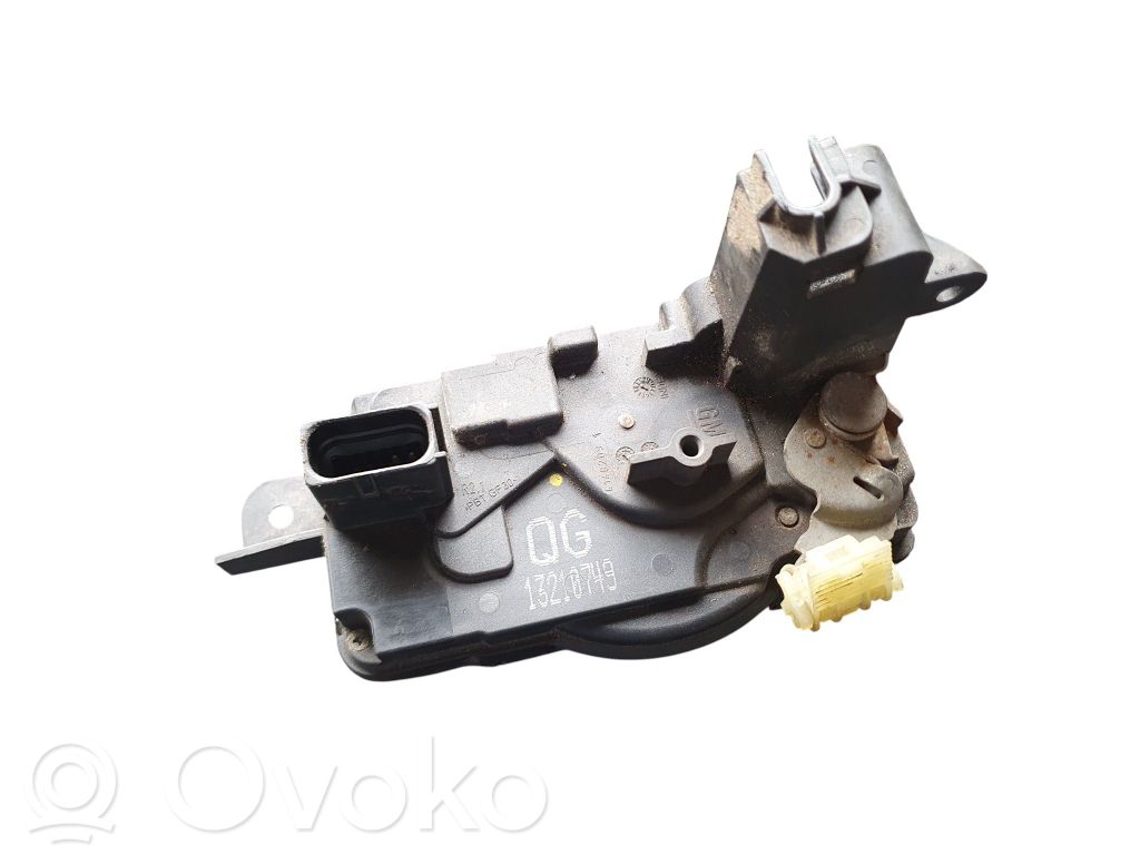 Opel Astra H Front door lock 