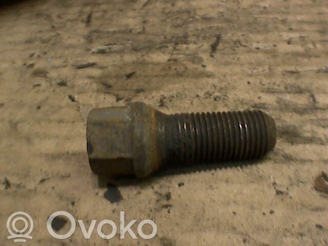 Audi A4 S4 B5 8D Mutterit/pultit 