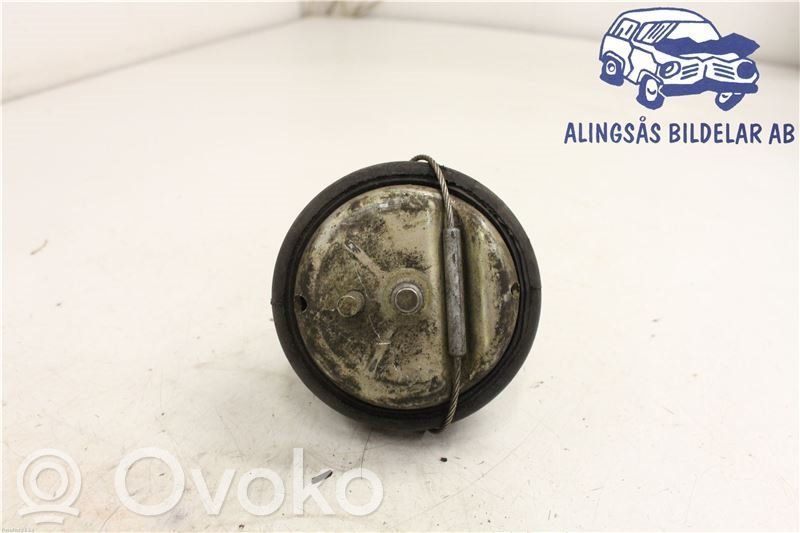 Volvo S70  V70  V70 XC Engine mount bracket 