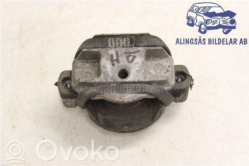 Vaihdelaatikon kiinnitys   4E0399151AP