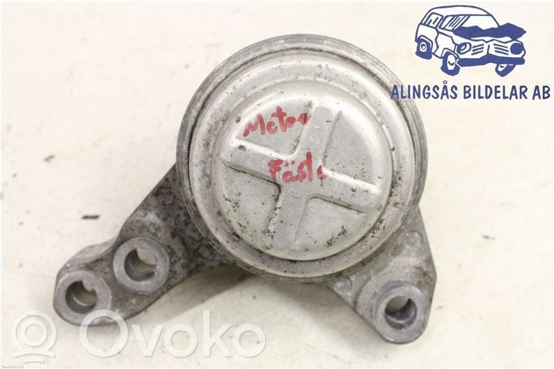 Volvo S60 Engine mount bracket 