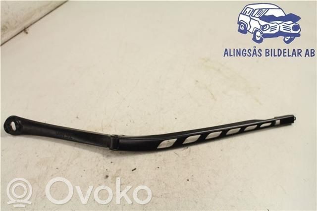 Front wiper blade arm
