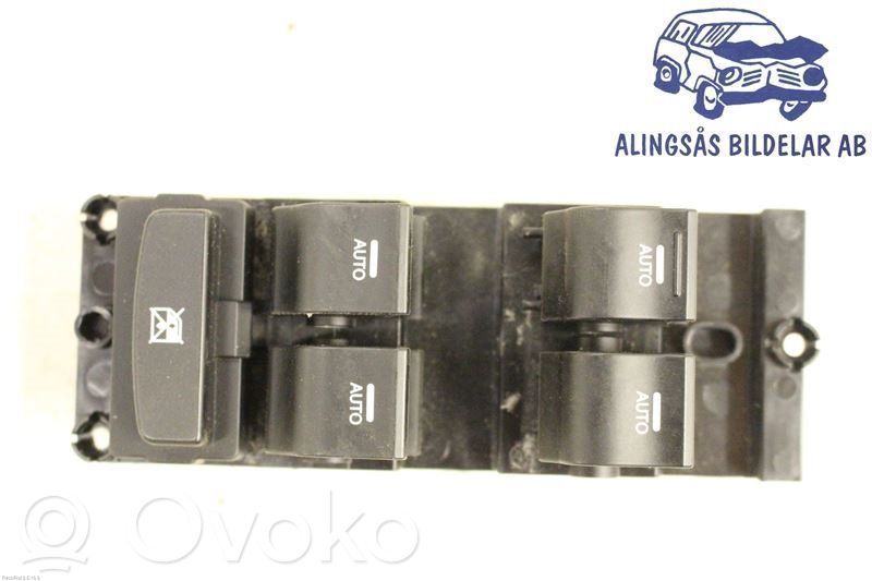 Electric window control switch   935703Z000