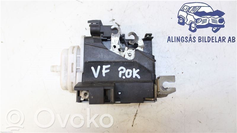Priekšpusē slēdzene   8D1837015E,8D1837015E