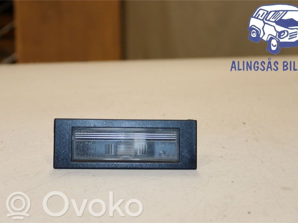 Fiat 500L Lampa oświetlenia tylnej tablicy rejestracyjnej 
