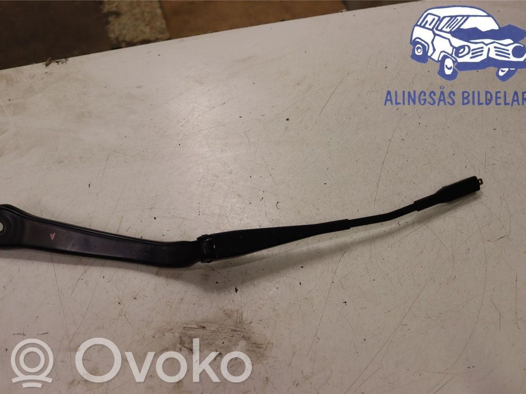 BMW 3 E90 E91 Front wiper blade arm 