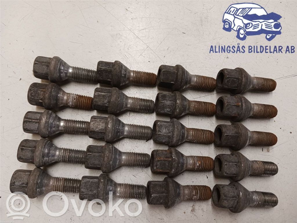 Nissan Qashqai Tuercas/tornillos 