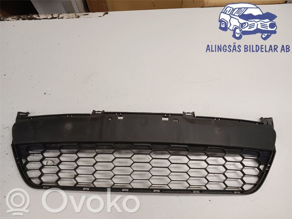 Mazda 2 Grotelės viršutinės 