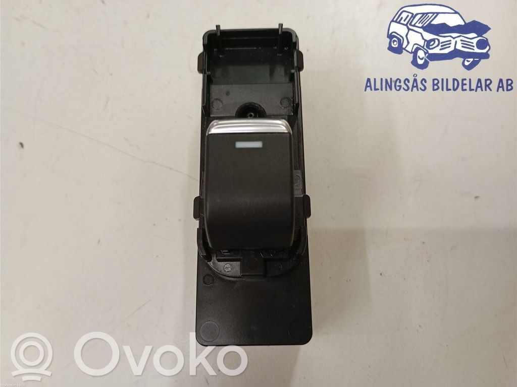 Electric window control switch   KA1F66370