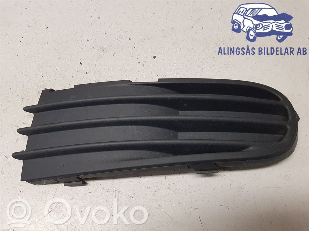 Volvo V50 Front fog light trim/grill 