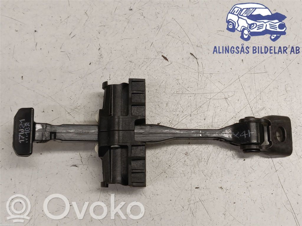 Audi A1 Takaoven pidätin 