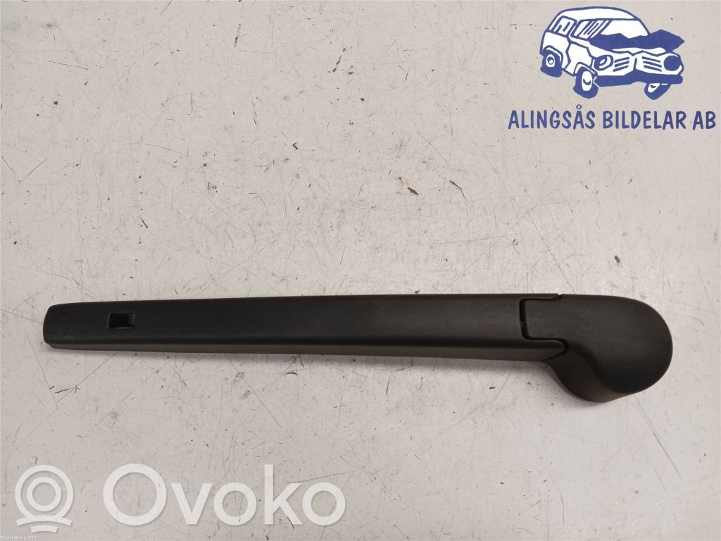 Volkswagen Golf VIII Ramię wycieraczki szyby tylnej 