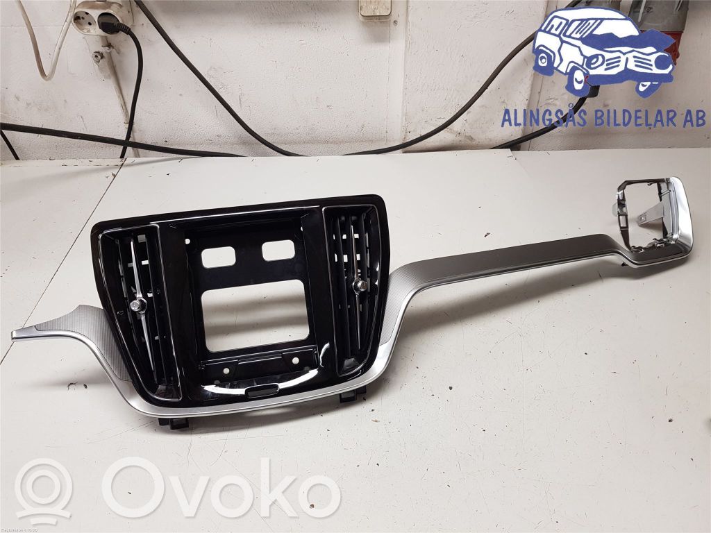 Volvo V60 Radio/GPS head unit trim 