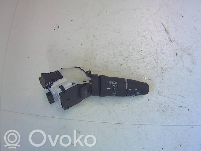 Nissan Note (E11) Pyyhkijän vipu 