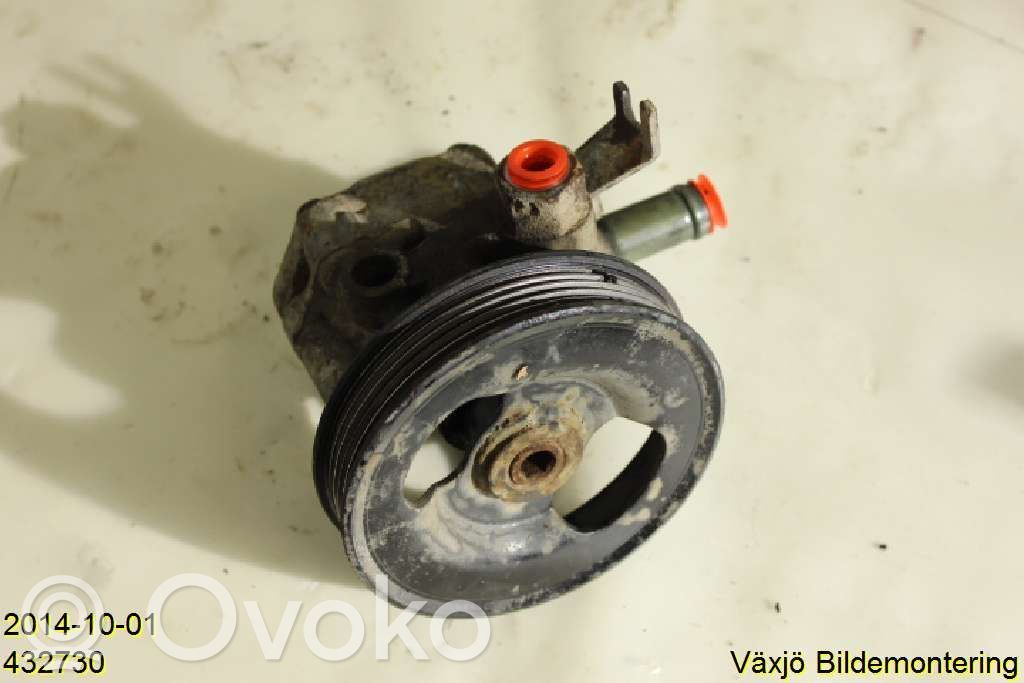 KIA Carnival Ohjaustehostimen pumppu 