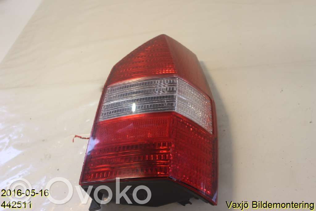 Mitsubishi Space Wagon Aizmugurējais lukturis virsbūvē 