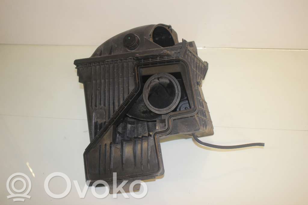 BMW 7 E65 E66 Air filter box 