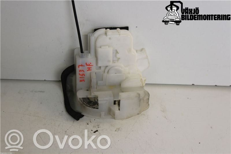Priekšpusē slēdzene   61032AJ150